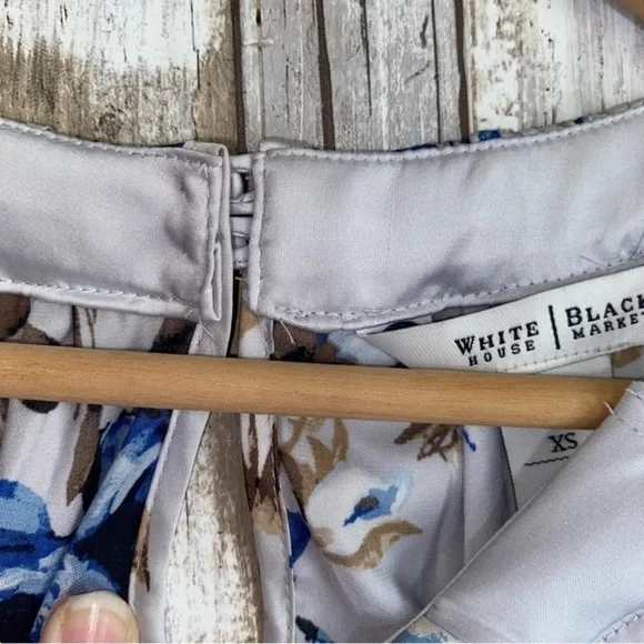 White House Black Market Lavender Floral Sleeveless Blouse - Picture 7 of 8